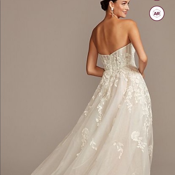 Wedding Dress - Picture 4 of 9